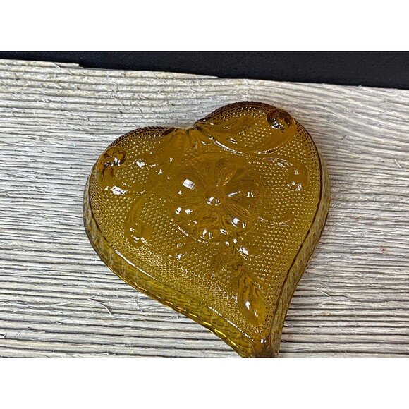 Vintage Indiana Glass Tiara Sandwich Amber Heart Ashtray Trinket Ring Dish - Picture 7 of 8